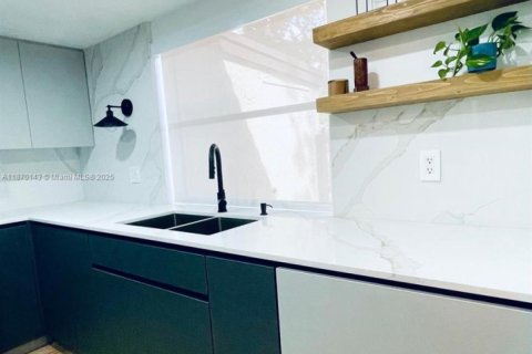 Villa ou maison à louer à Miami, Floride: 2 chambres, 65.96 m2 № 1927989 - photo 14