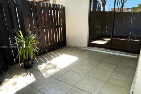 Villa ou maison à louer à Miami, Floride: 2 chambres, 65.96 m2 № 1927989 - photo 22