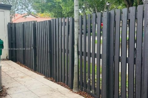 Villa ou maison à louer à Miami, Floride: 2 chambres, 65.96 m2 № 1927989 - photo 24