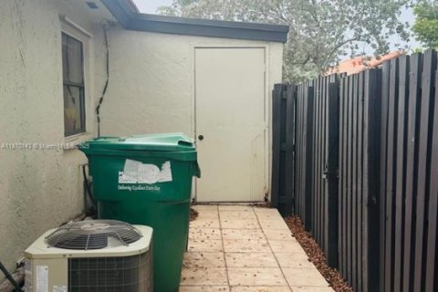 Villa ou maison à louer à Miami, Floride: 2 chambres, 65.96 m2 № 1927989 - photo 23