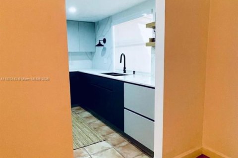 Villa ou maison à louer à Miami, Floride: 2 chambres, 65.96 m2 № 1927989 - photo 9