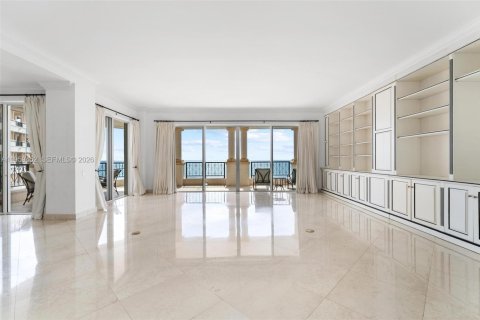 Condo in Miami Beach, Florida, 3 bedrooms  № 2017955 - photo 26