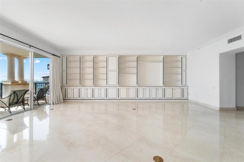Condo in Miami Beach, Florida, 3 bedrooms  № 2017955 - photo 29