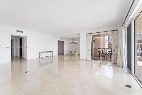 Condo in Miami Beach, Florida, 3 bedrooms  № 2017955 - photo 27