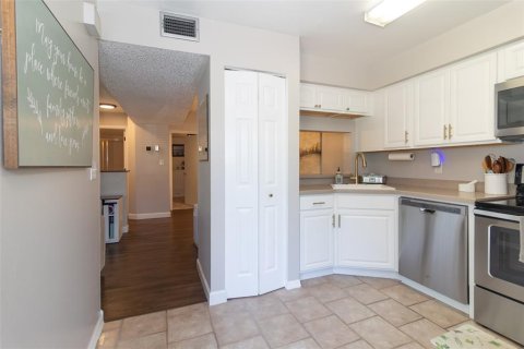 Condominio en venta en Saint Petersburg, Florida, 2 dormitorios, 92.9 m2 № 2100216 - foto 14