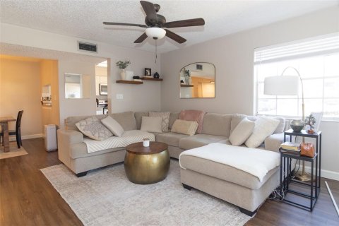 Condominio en venta en Saint Petersburg, Florida, 2 dormitorios, 92.9 m2 № 2100216 - foto 8