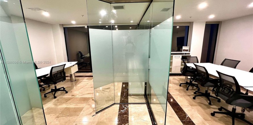Oficina en Miami, Florida № 1173174