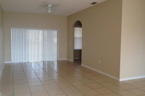 Casa en alquiler en Kissimmee, Florida, 4 dormitorios, 215.35 m2 № 1914729 - foto 2