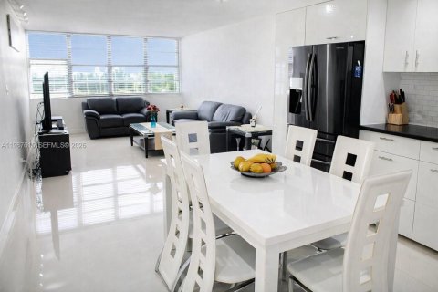 Кондоминиум с 1 спальней в Майами, Флорида № 2048943