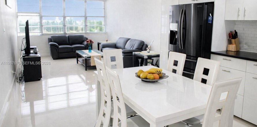 Кондоминиум с 1 спальней в Майами, Флорида № 2048943