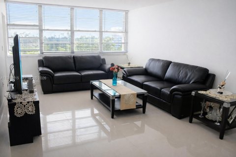 Купить кондоминиум в Майами, Флорида 1 спальня, 74.41м2, № 2048943 - фото 12