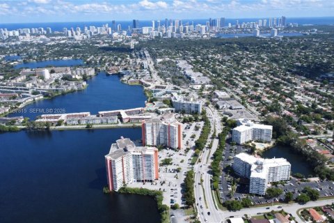 Купить кондоминиум в Майами, Флорида 1 спальня, 74.41м2, № 2048943 - фото 11