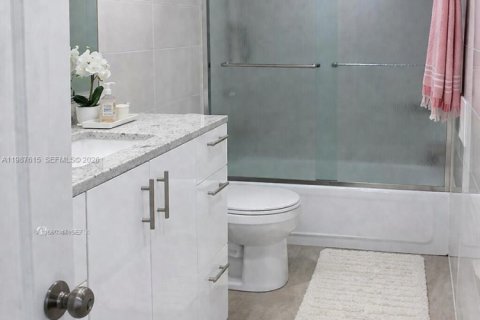 Купить кондоминиум в Майами, Флорида 1 спальня, 74.41м2, № 2048943 - фото 8