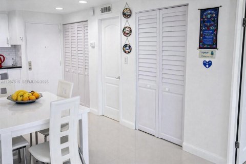 Купить кондоминиум в Майами, Флорида 1 спальня, 74.41м2, № 2048943 - фото 7