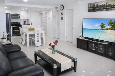 Купить кондоминиум в Майами, Флорида 1 спальня, 74.41м2, № 2048943 - фото 5