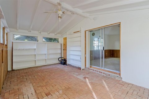 House in Miami, Florida 3 bedrooms, 154.4 sq.m. № 1987485 - photo 29