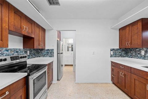 House in Miami, Florida 3 bedrooms, 154.4 sq.m. № 1987485 - photo 6