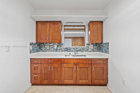 House in Miami, Florida 3 bedrooms, 154.4 sq.m. № 1987485 - photo 15