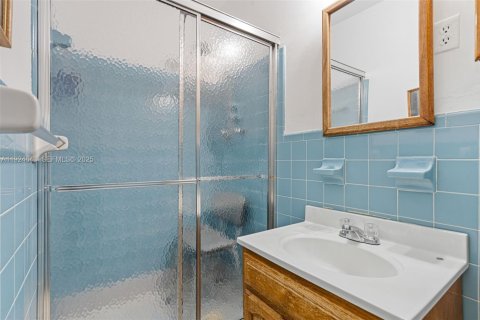 House in Miami, Florida 3 bedrooms, 154.4 sq.m. № 1987485 - photo 23