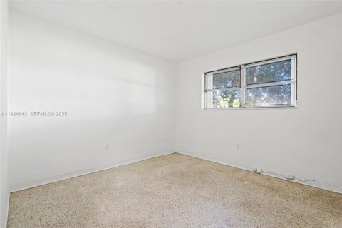 House in Miami, Florida 3 bedrooms, 154.4 sq.m. № 1987485 - photo 24