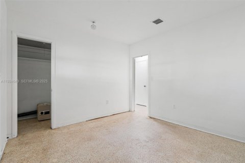 House in Miami, Florida 3 bedrooms, 154.4 sq.m. № 1987485 - photo 25