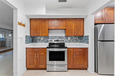 House in Miami, Florida 3 bedrooms, 154.4 sq.m. № 1987485 - photo 14