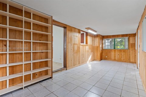 House in Miami, Florida 3 bedrooms, 154.4 sq.m. № 1987485 - photo 5