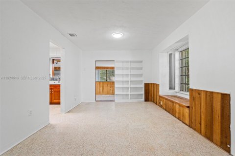 House in Miami, Florida 3 bedrooms, 154.4 sq.m. № 1987485 - photo 13