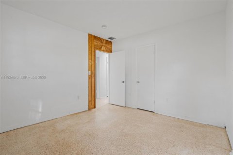 House in Miami, Florida 3 bedrooms, 154.4 sq.m. № 1987485 - photo 28