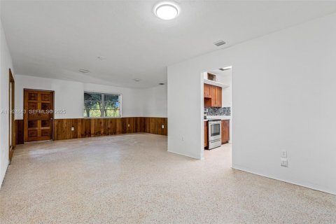 House in Miami, Florida 3 bedrooms, 154.4 sq.m. № 1987485 - photo 4