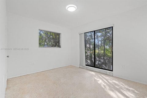 House in Miami, Florida 3 bedrooms, 154.4 sq.m. № 1987485 - photo 21