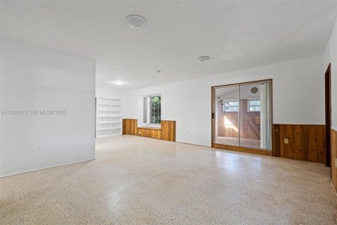 House in Miami, Florida 3 bedrooms, 154.4 sq.m. № 1987485 - photo 12