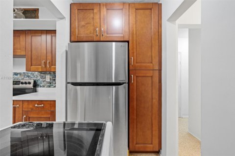 House in Miami, Florida 3 bedrooms, 154.4 sq.m. № 1987485 - photo 16