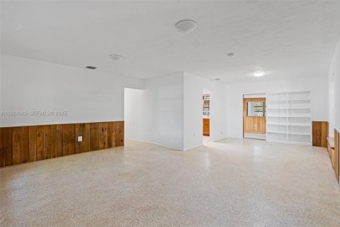 House in Miami, Florida 3 bedrooms, 154.4 sq.m. № 1987485 - photo 3