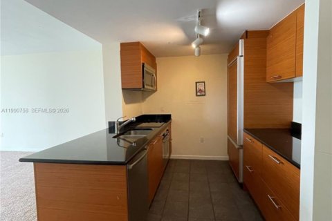 Купить кондоминиум в Майами, Флорида 1 спальня, 78.5м2, № 2052178 - фото 3