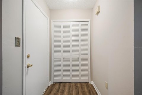 Condo in Leesburg, Florida, 2 bedrooms  № 2102304 - photo 6