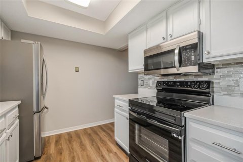 Condo in Leesburg, Florida, 2 bedrooms  № 2102304 - photo 17