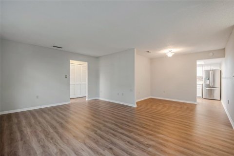 Condo in Leesburg, Florida, 2 bedrooms  № 2102304 - photo 7