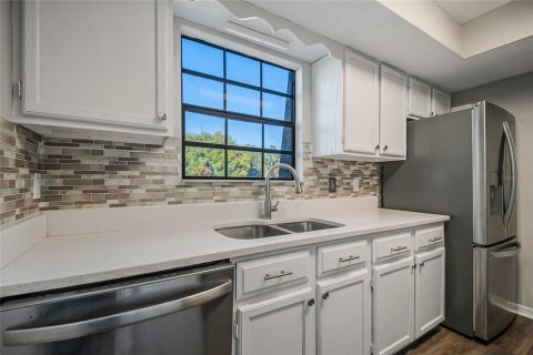 Condo in Leesburg, Florida, 2 bedrooms  № 2102304 - photo 14