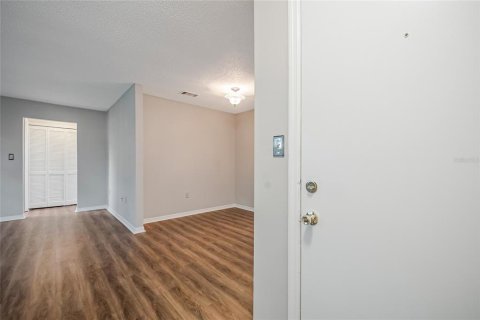 Condo in Leesburg, Florida, 2 bedrooms  № 2102304 - photo 10