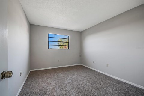 Condo in Leesburg, Florida, 2 bedrooms  № 2102304 - photo 23
