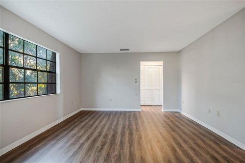 Condo in Leesburg, Florida, 2 bedrooms  № 2102304 - photo 18