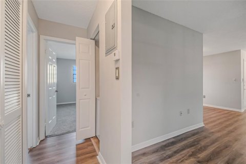 Condo in Leesburg, Florida, 2 bedrooms  № 2102304 - photo 27