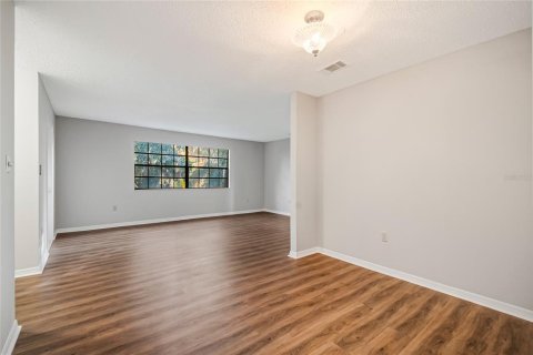 Condo in Leesburg, Florida, 2 bedrooms  № 2102304 - photo 11