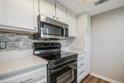 Condo in Leesburg, Florida, 2 bedrooms  № 2102304 - photo 15