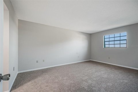 Condo in Leesburg, Florida, 2 bedrooms  № 2102304 - photo 22