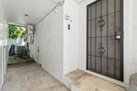 Immobilier commercial à louer à Miami, Floride: 1 chambre, 205.41 m2 № 1977519 - photo 1