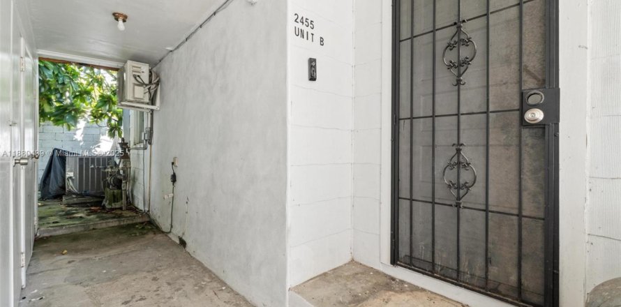 Immobilier commercial à Miami, Floride 1 chambre, 205.41 m2 № 1977519