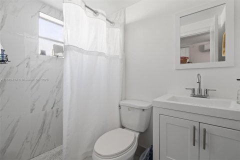 Immobilier commercial à louer à Miami, Floride: 1 chambre, 205.41 m2 № 1977519 - photo 6