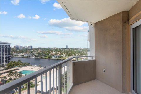 Condominio en venta en Hallandale Beach, Florida, 1 dormitorio, 74.14 m2 № 1783976 - foto 7